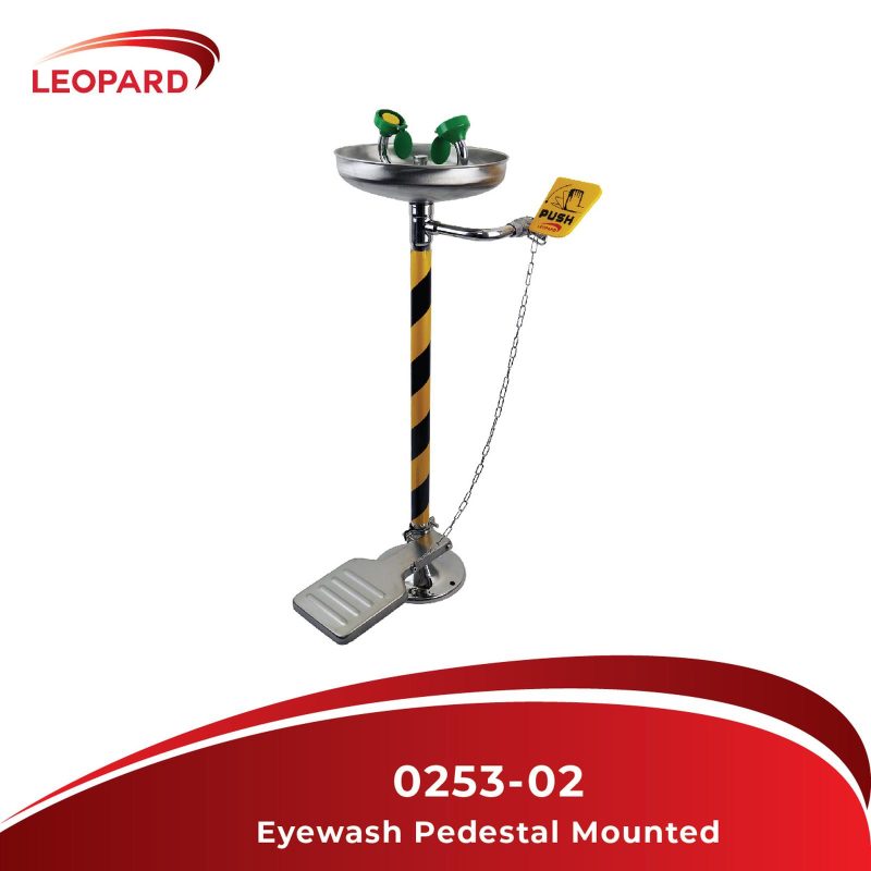 Eye Wash Pedestal Mounted "LEOPARD" 0253-02 -Dilengkapi scotlight berwarna berfungsi untuk melihat Eyewash saat kondisi darurat -Dilengkapi scotlight berwarna berfungsi untuk melihat Eyewash saat kondisi darurat -Sudah tersedia bracket pengunci yang mempermudah pemasangan -Terdapat pedestal yang dioperasionalkan oleh kaki berfungsi untuk membuka air -Katup penutup & pembuka air berwarna cerah untuk memudahkan penggunaan ketika sedang mengalami cedera mata Spesifikasi Shower : No Pipe Material : Stainless Steel Bowl Material : Stainless Steel Input : ½" Ball Valve Output : 1" Bowl diamter : 30cm Material Bracket : Galvanis Height : 1 m